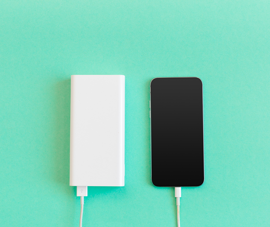 products_0000_smartphone charging with power bank